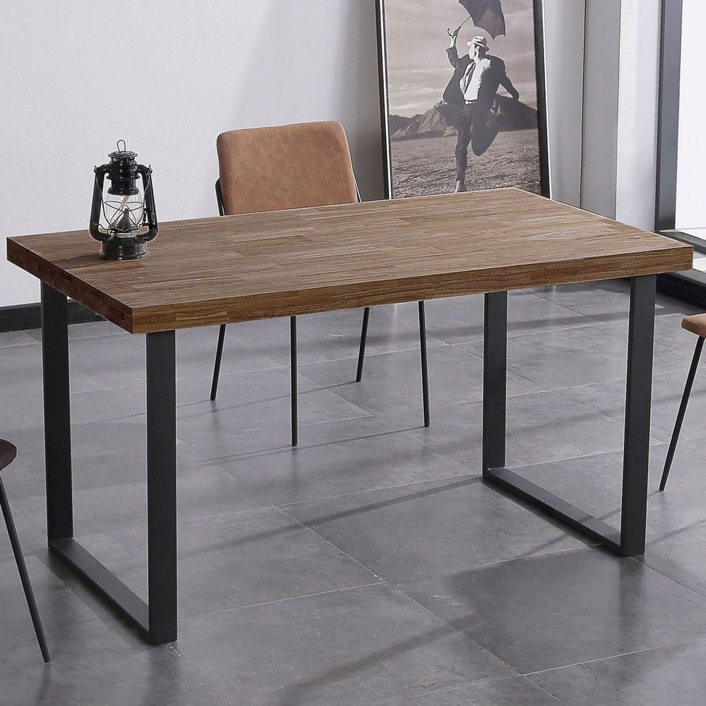 Solid wood dining table from the Kunuz Almanazel range
